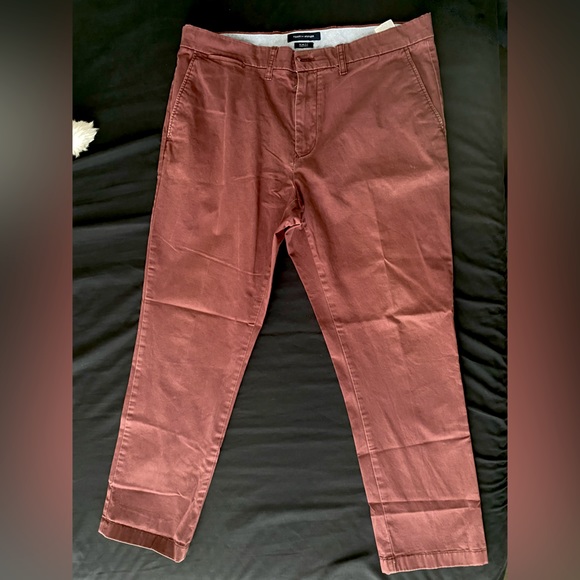 TOMMY HILFIGER SLIM FIT MAROON PANTS - Picture 1 of 6